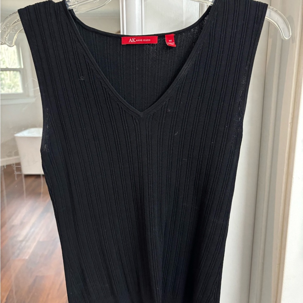 Anne Klein Elegant Black V-Neck Tank Top